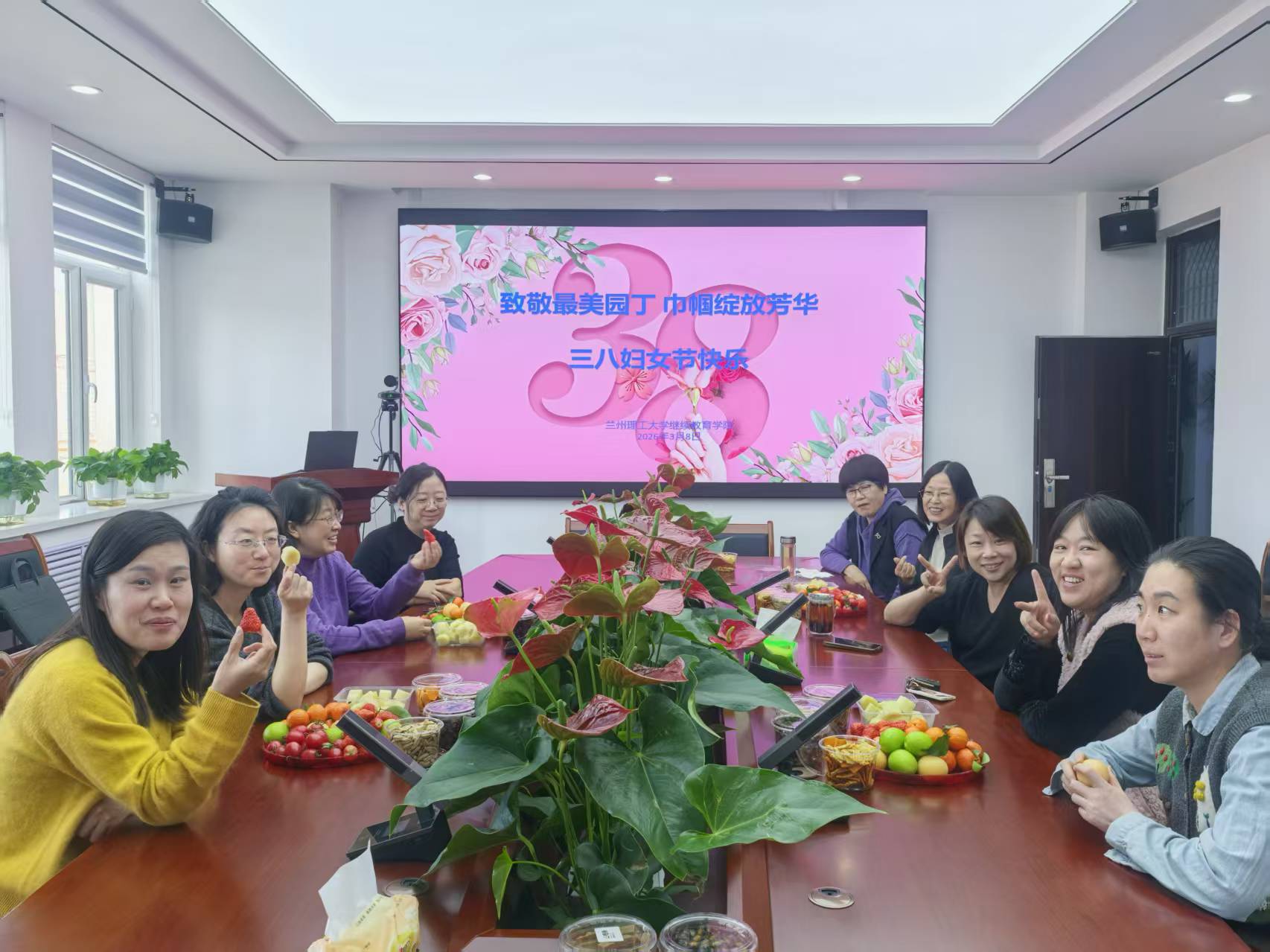 开云举办“三八节”座谈活动